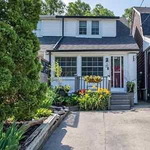  Holiday home Charming Beach Retreat Canada